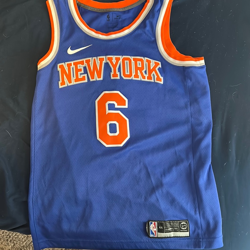 New York Knicks Kristaps Porzingus basketball jersey